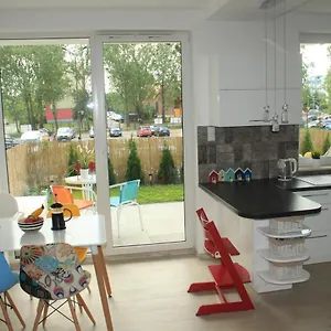 Sunny Sleeps 4 By The Beach With Garden Patio - Przymorze Apartament